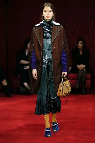 Look 18